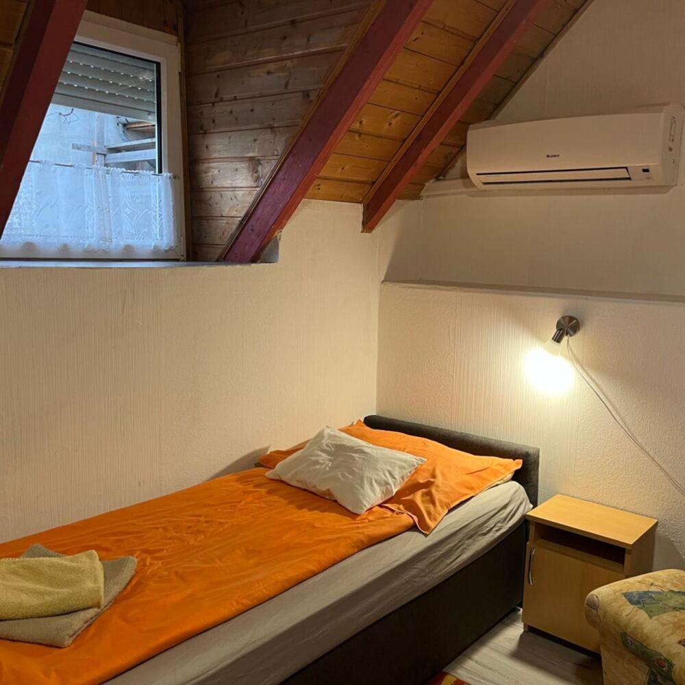 Lenzl'S Panzio Bed & Breakfast Szigetvar Exterior photo