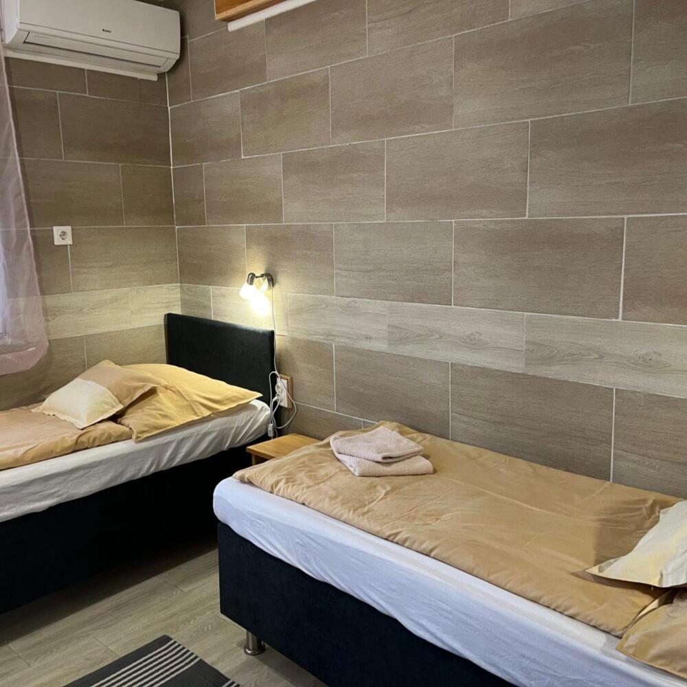 Lenzl'S Panzio Bed & Breakfast Szigetvar Exterior photo