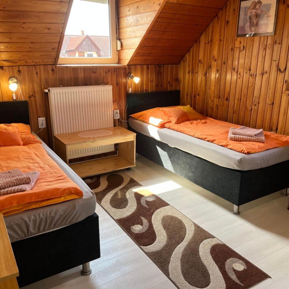 Lenzl'S Panzio Bed & Breakfast Szigetvar Exterior photo