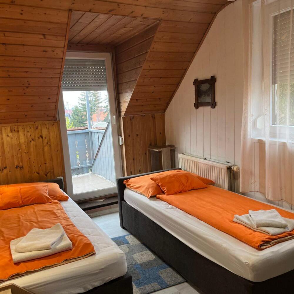 Lenzl'S Panzio Bed & Breakfast Szigetvar Exterior photo