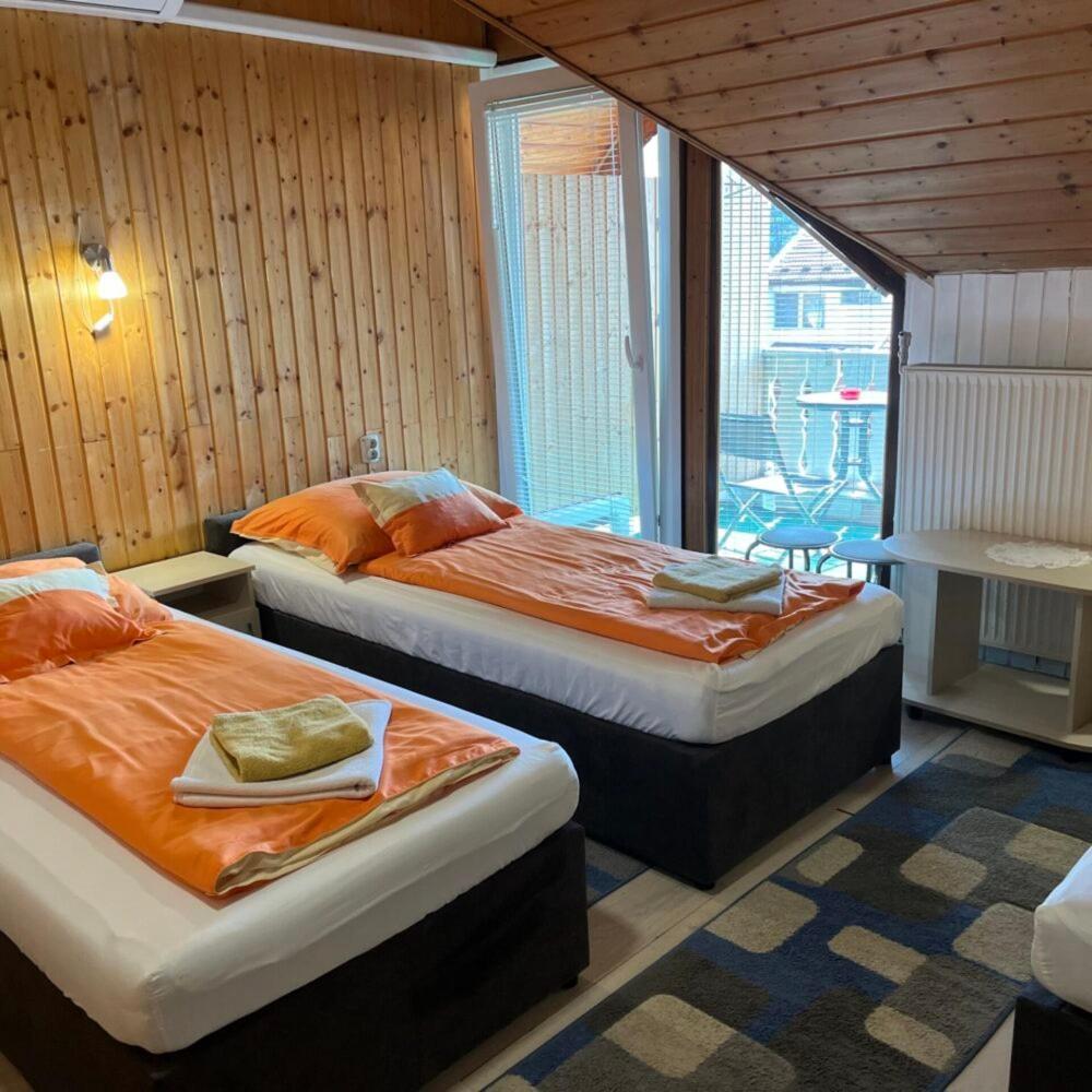 Lenzl'S Panzio Bed & Breakfast Szigetvar Exterior photo