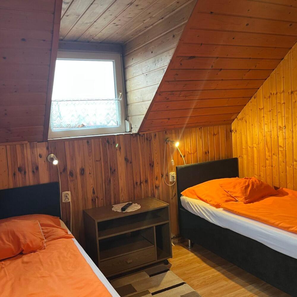 Lenzl'S Panzio Bed & Breakfast Szigetvar Exterior photo
