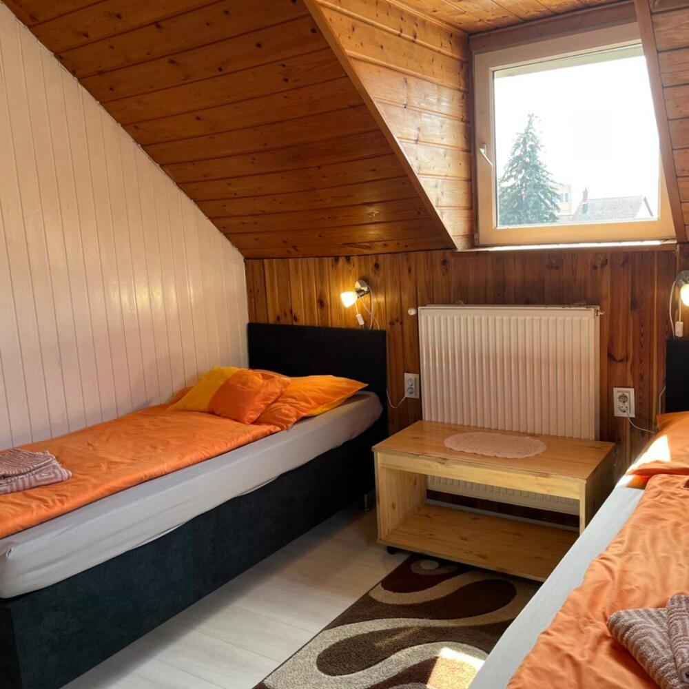 Lenzl'S Panzio Bed & Breakfast Szigetvar Exterior photo