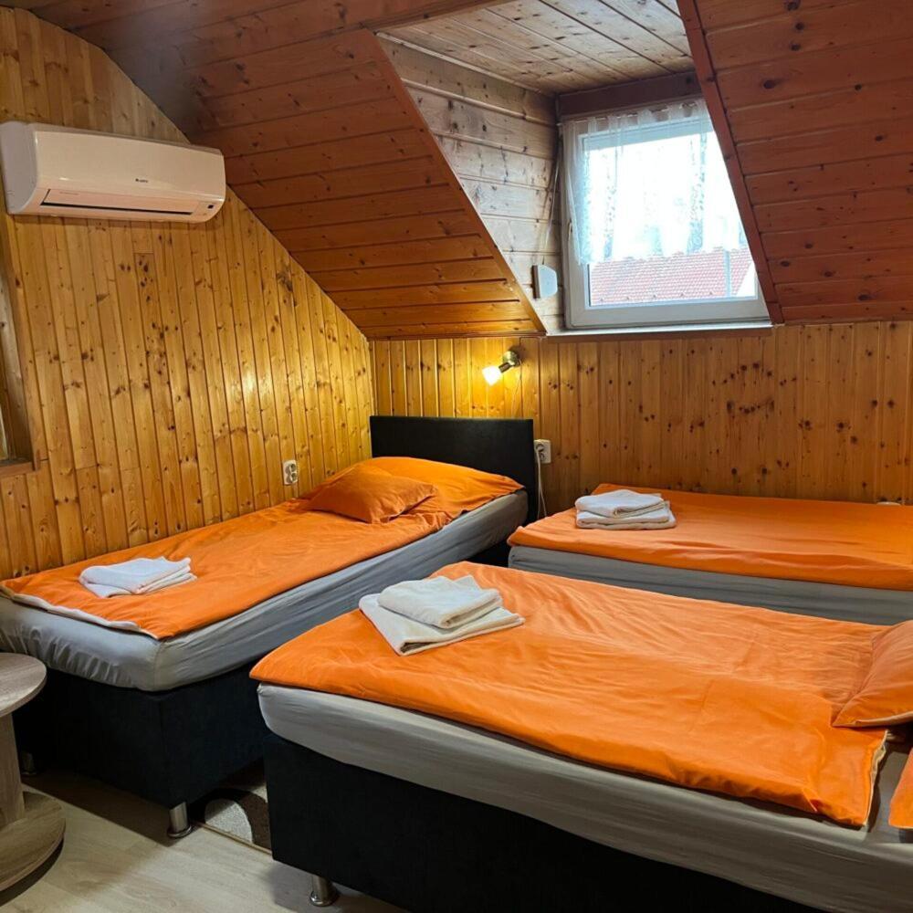 Lenzl'S Panzio Bed & Breakfast Szigetvar Exterior photo
